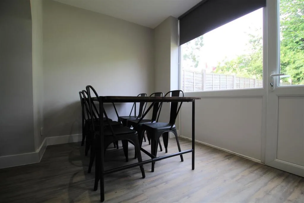 6 bedroom semi-detached house for rent