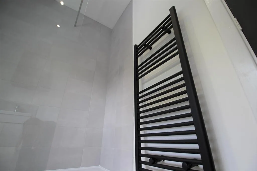 6 bedroom semi-detached house for rent