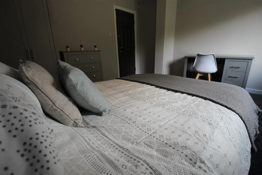 6 bedroom semi-detached house for rent