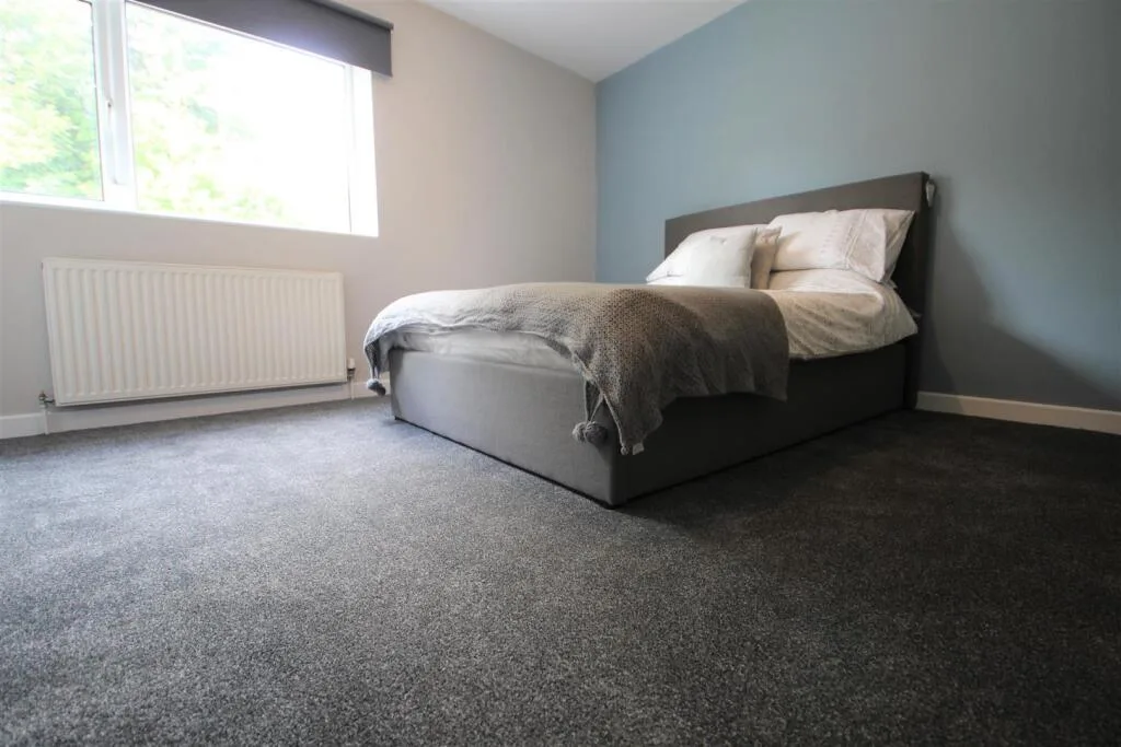 6 bedroom semi-detached house for rent