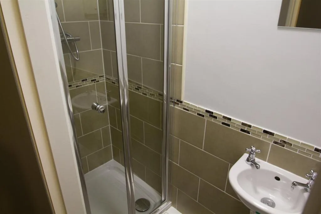 6 bedroom terraced house for rent