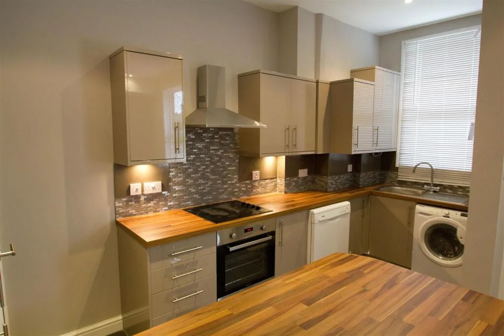 6 bedroom terraced house for rent
