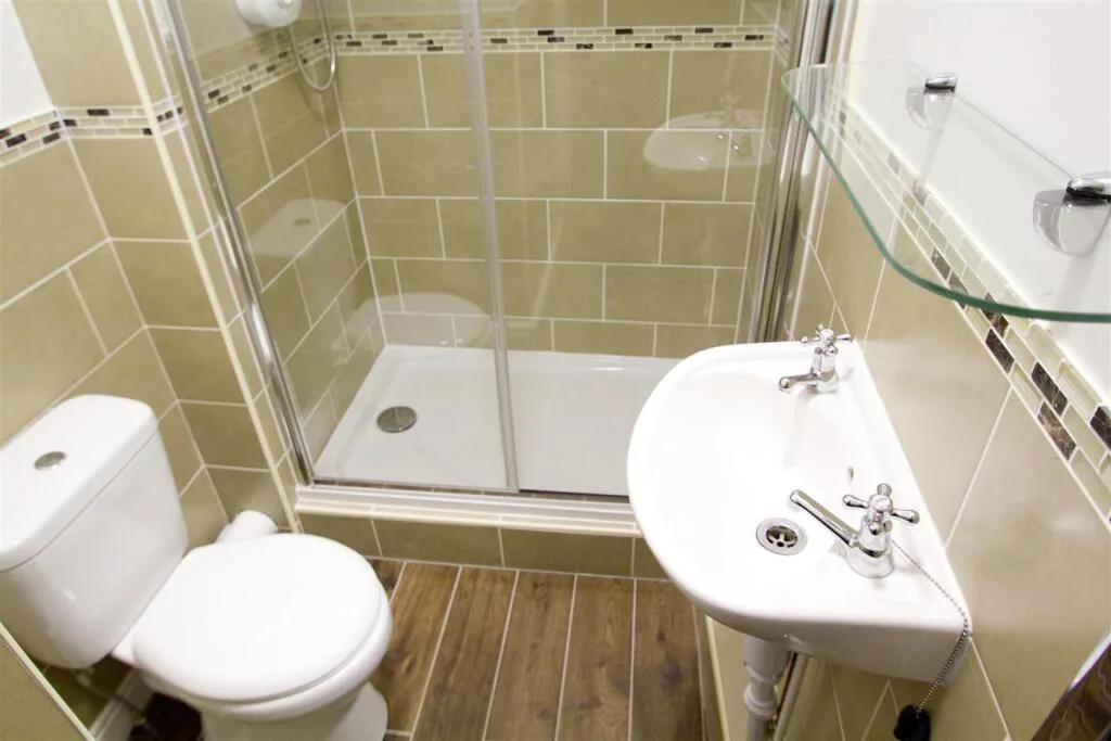 6 bedroom terraced house for rent