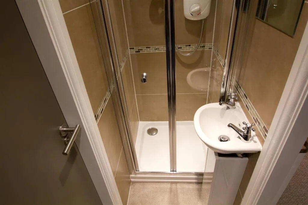 6 bedroom terraced house for rent