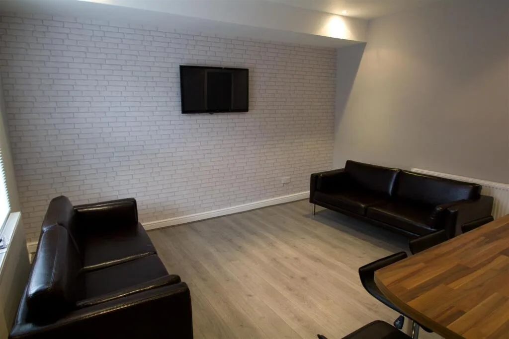 6 bedroom terraced house for rent