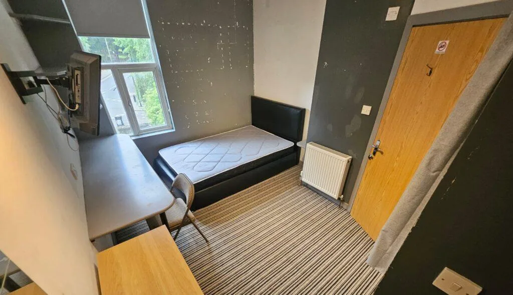 7 bedroom end of terrace house for rent