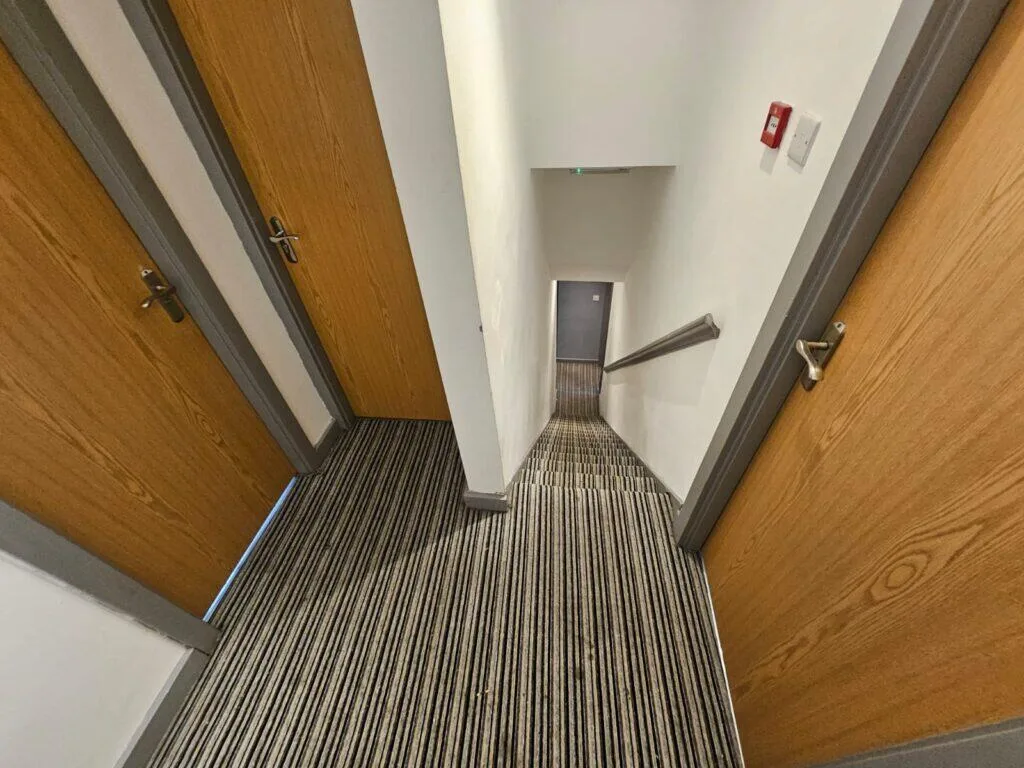 7 bedroom end of terrace house for rent