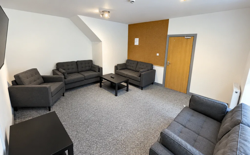 7 bedroom end of terrace house for rent