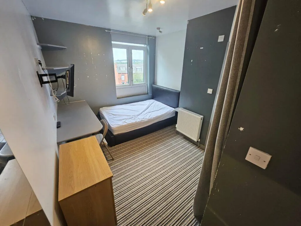 7 bedroom end of terrace house for rent