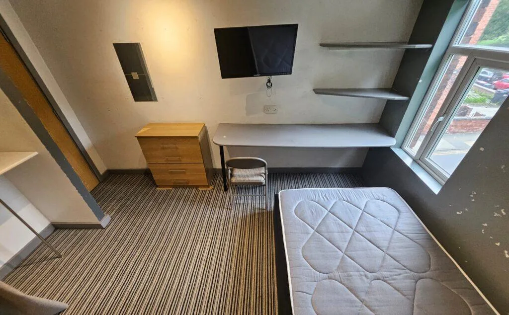 7 bedroom end of terrace house for rent