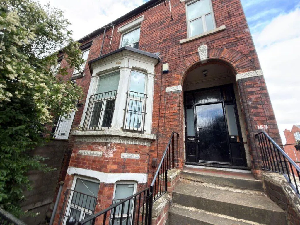 7 bedroom end of terrace house for rent