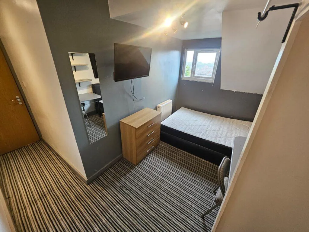 7 bedroom end of terrace house for rent