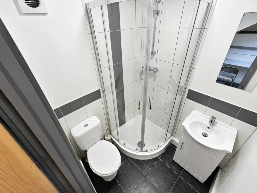 7 bedroom end of terrace house for rent