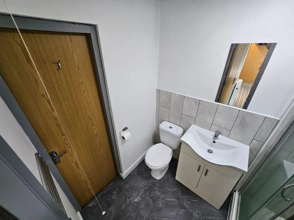 7 bedroom end of terrace house for rent