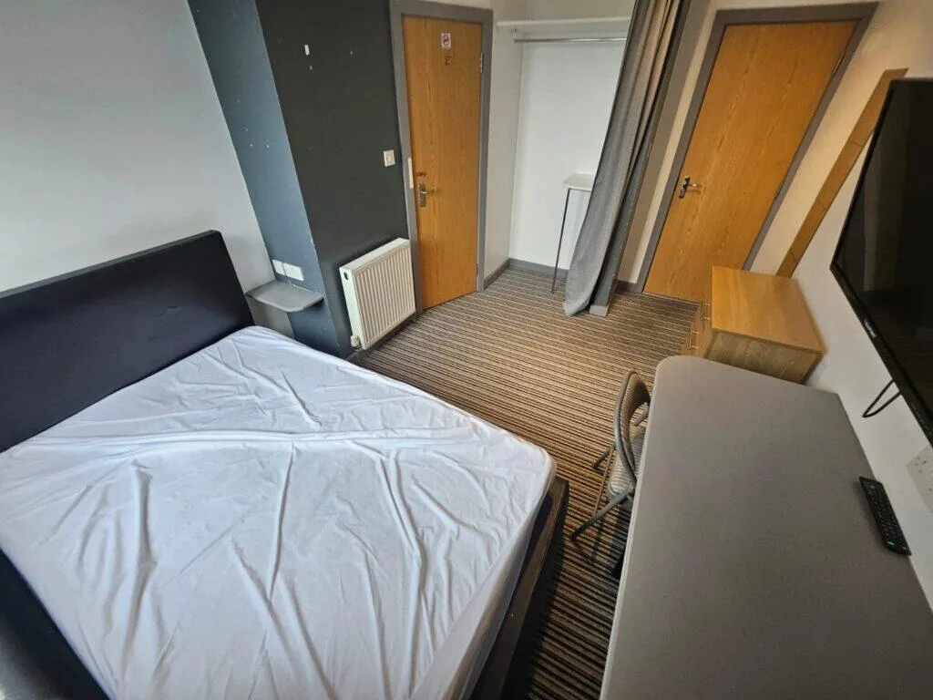 7 bedroom end of terrace house for rent