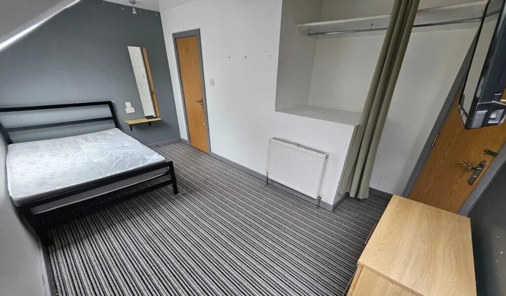 7 bedroom end of terrace house for rent
