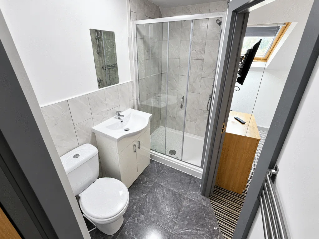 7 bedroom end of terrace house for rent