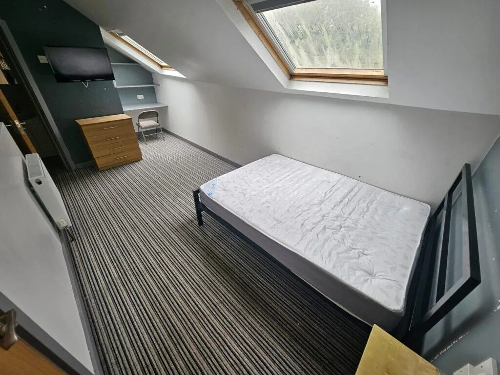 7 bedroom end of terrace house for rent