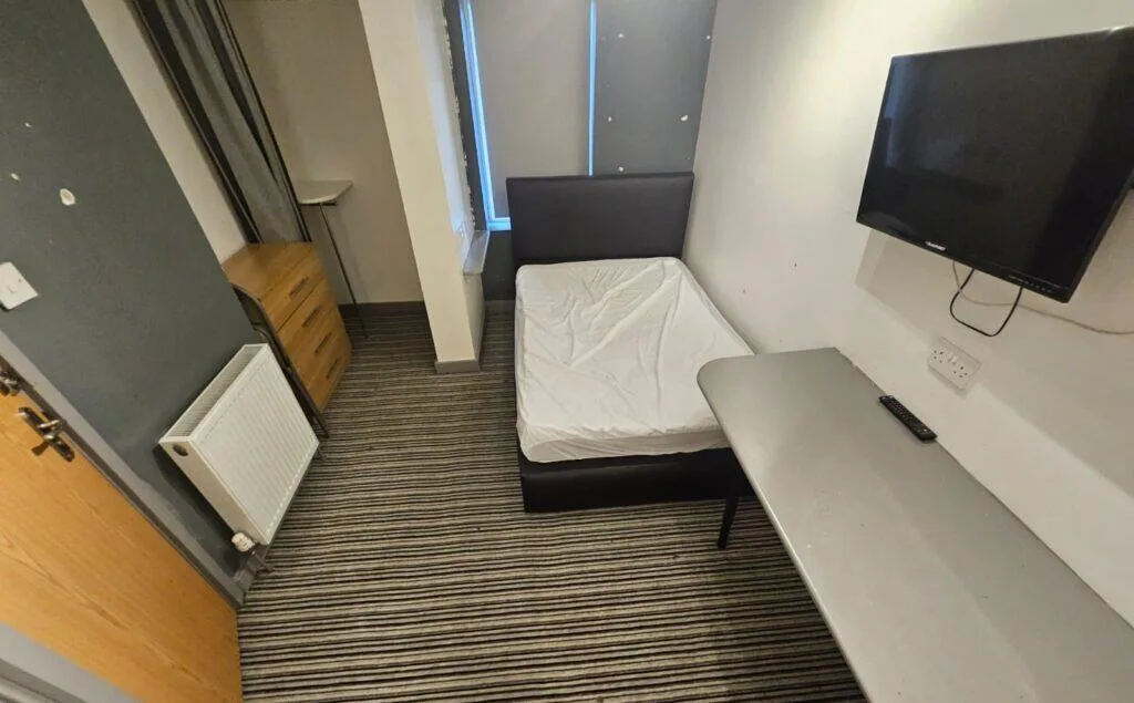 7 bedroom end of terrace house for rent