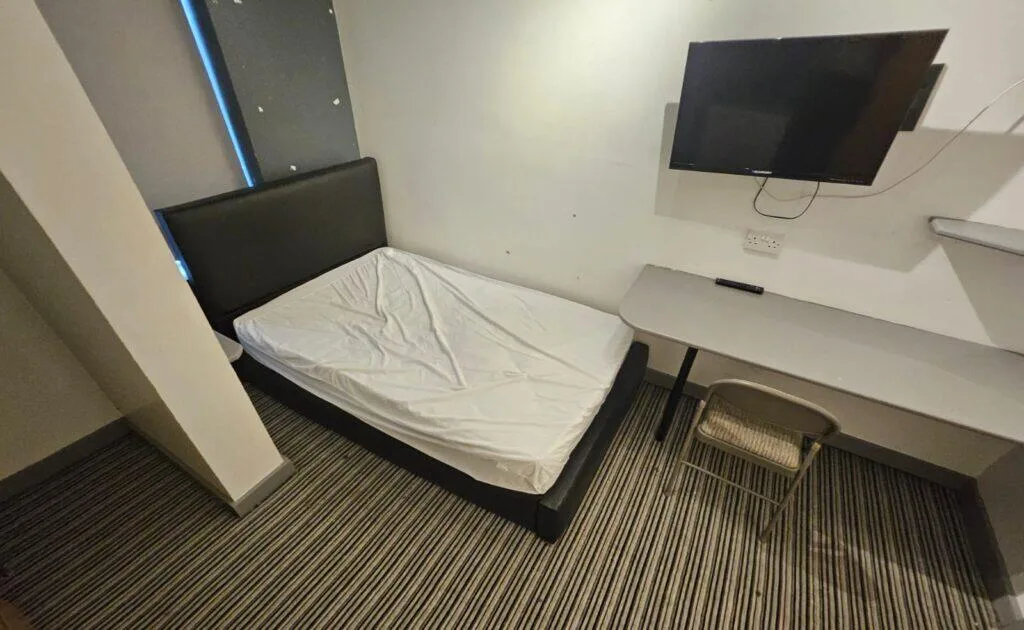 7 bedroom end of terrace house for rent