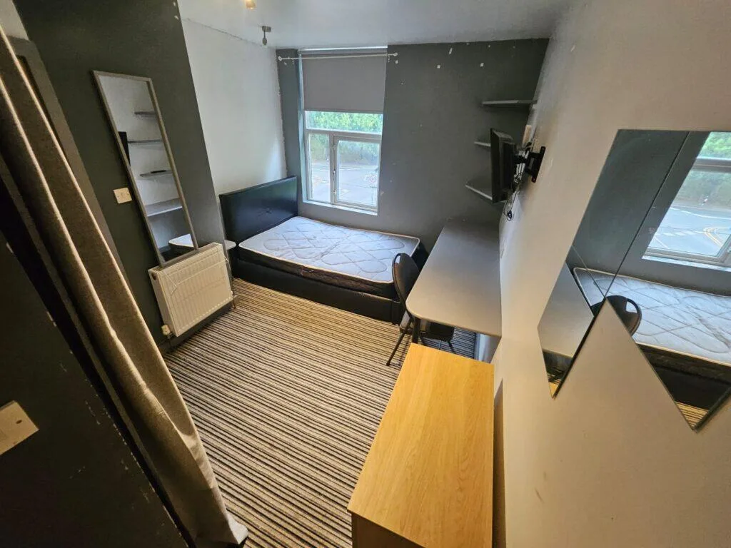 7 bedroom end of terrace house for rent