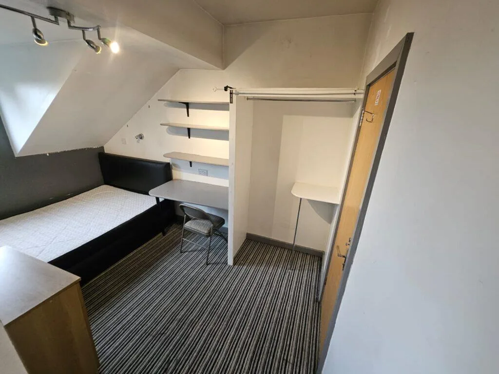 7 bedroom end of terrace house for rent