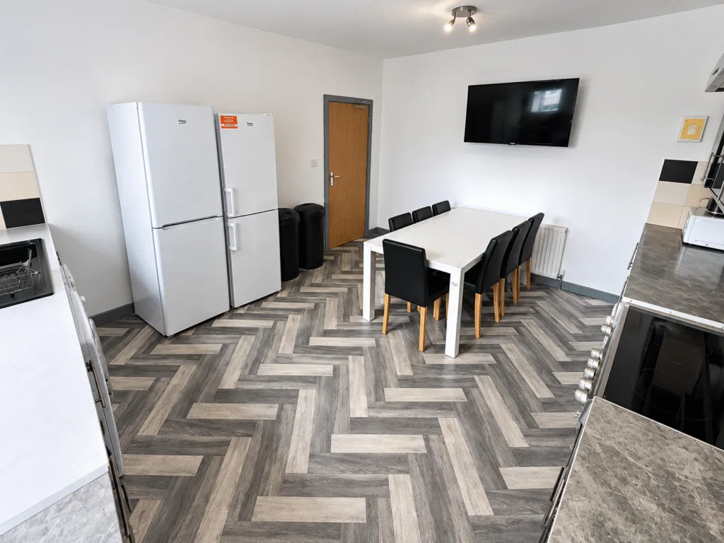 7 bedroom end of terrace house for rent