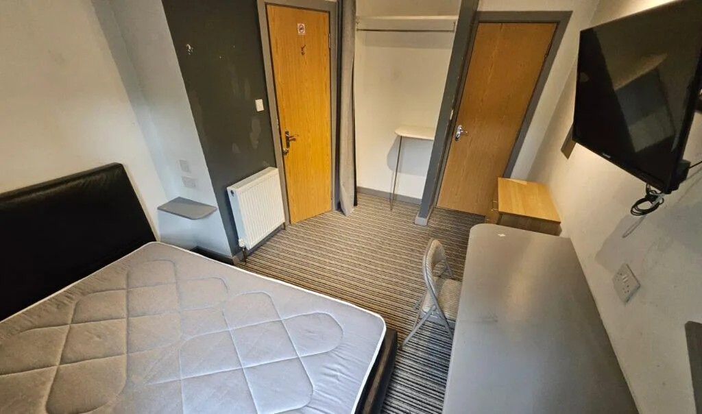 7 bedroom end of terrace house for rent