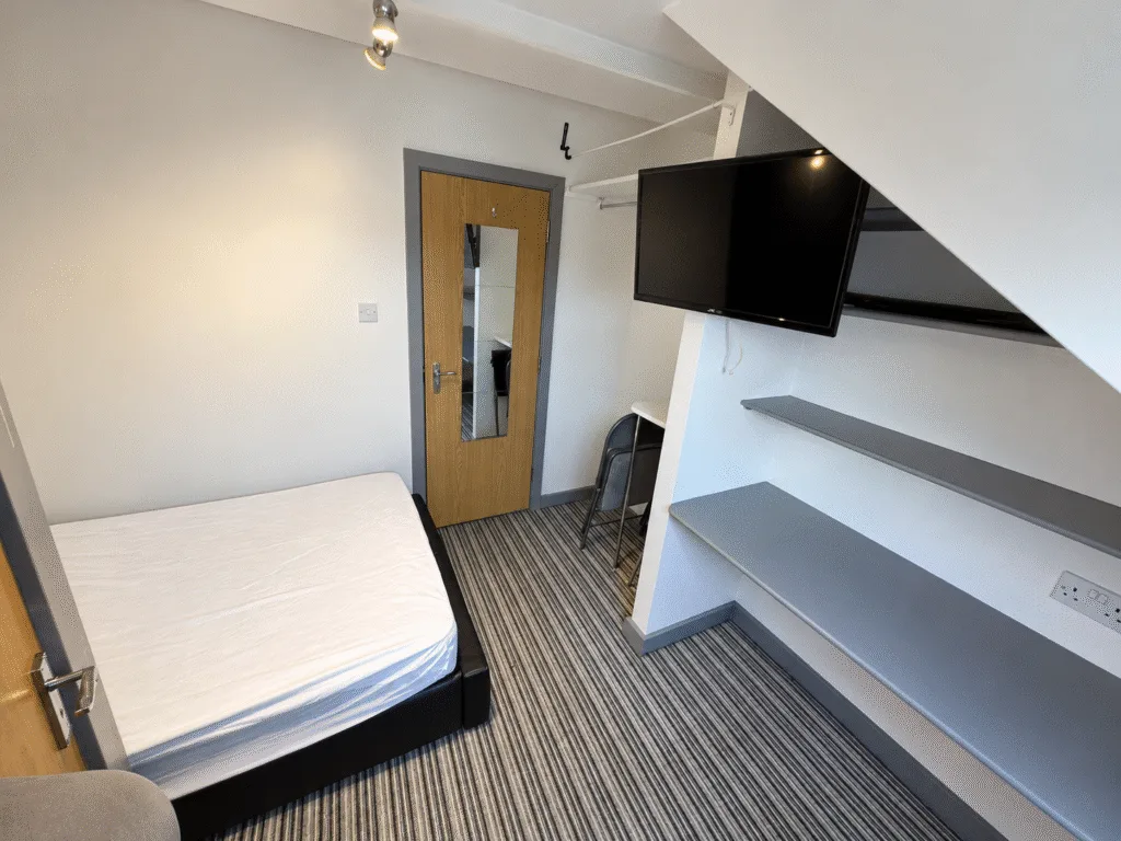 7 bedroom end of terrace house for rent