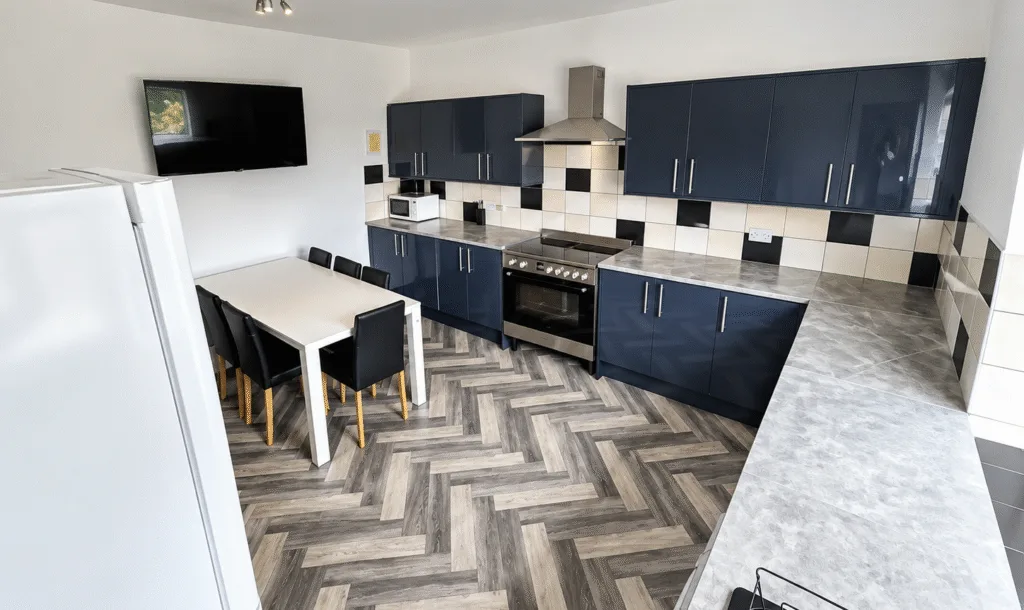 7 bedroom end of terrace house for rent