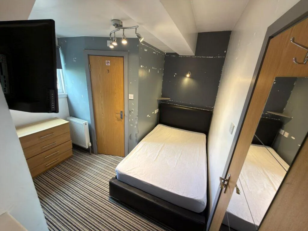 7 bedroom end of terrace house for rent