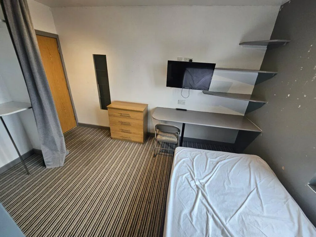 7 bedroom end of terrace house for rent