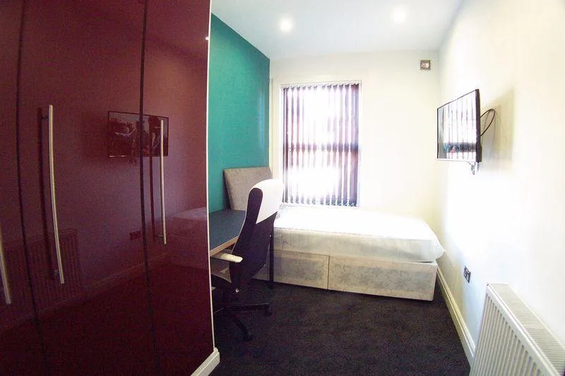 6 bedroom terraced house for rent