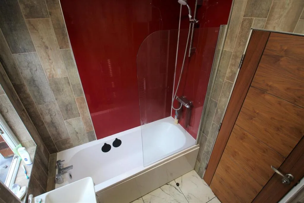 6 bedroom terraced house for rent