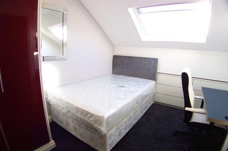 6 bedroom terraced house for rent