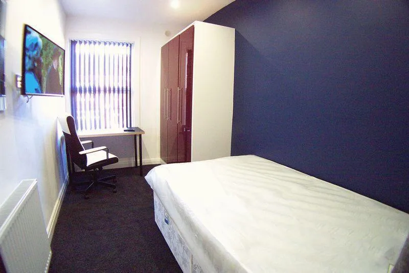 6 bedroom terraced house for rent