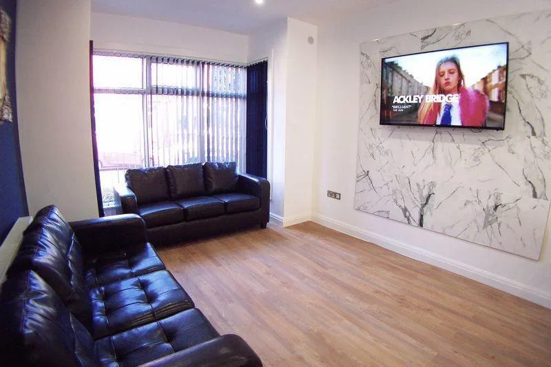 6 bedroom terraced house for rent