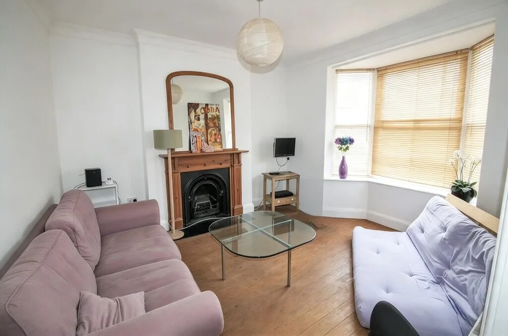 5 bedroom end of terrace house for rent