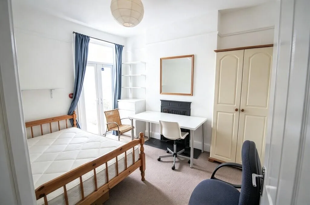 5 bedroom end of terrace house for rent