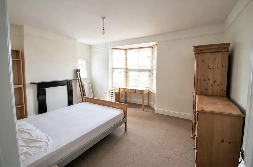 5 bedroom end of terrace house for rent