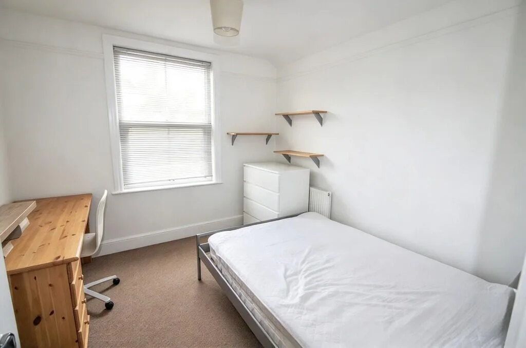 5 bedroom end of terrace house for rent