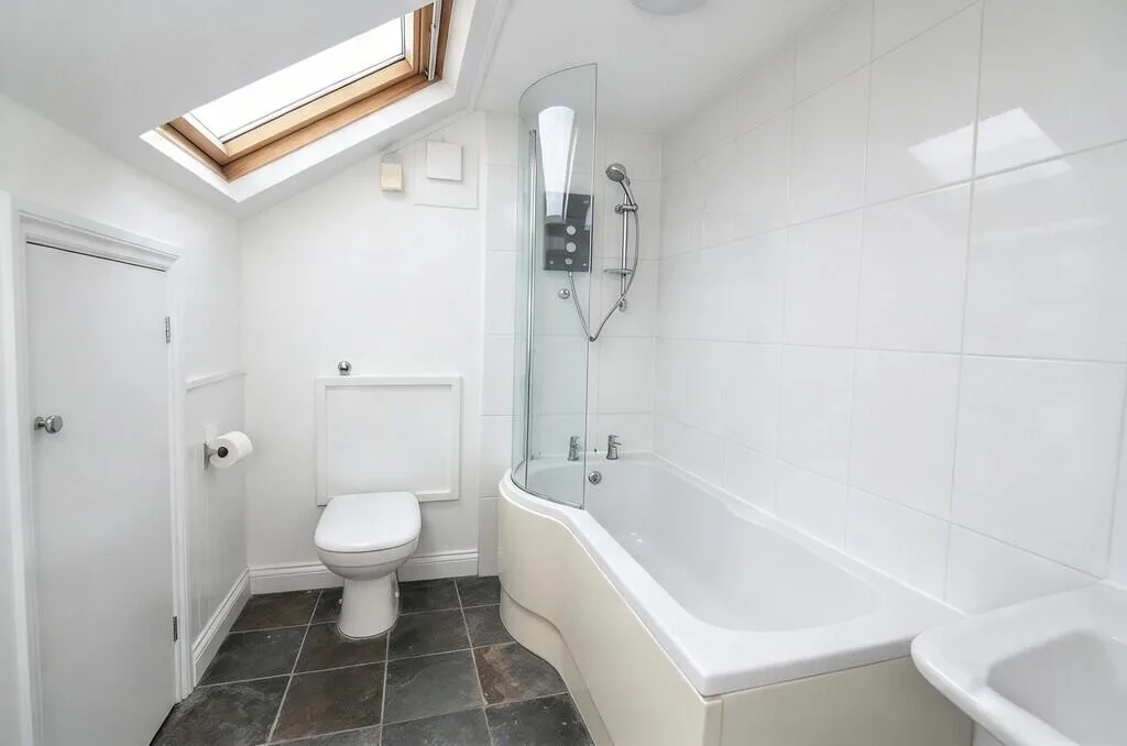 5 bedroom end of terrace house for rent