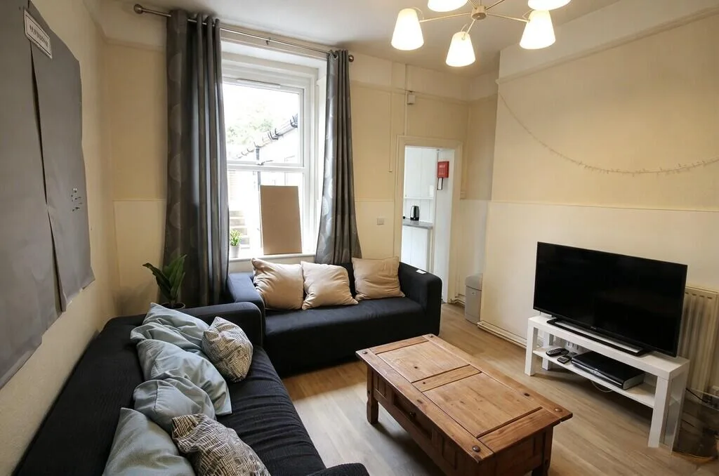 7 bedroom terraced house for rent