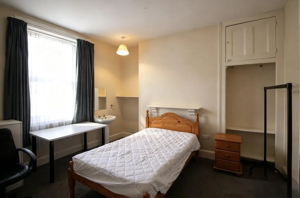 7 bedroom terraced house for rent