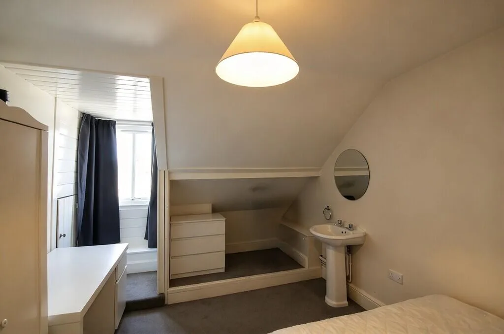 7 bedroom terraced house for rent