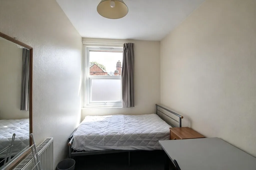 7 bedroom terraced house for rent