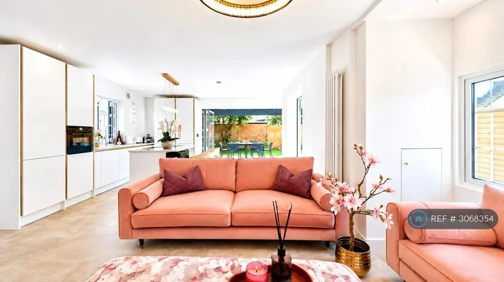 3 bedroom semi-detached house for rent