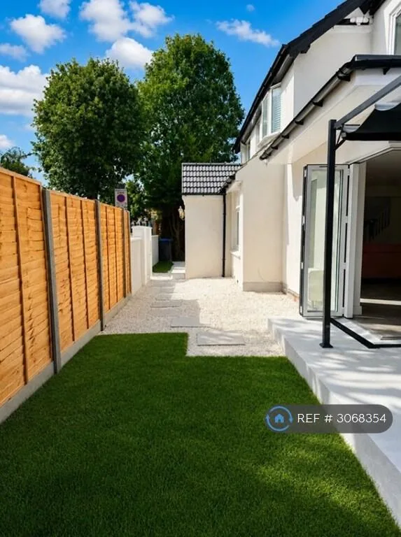 3 bedroom semi-detached house for rent