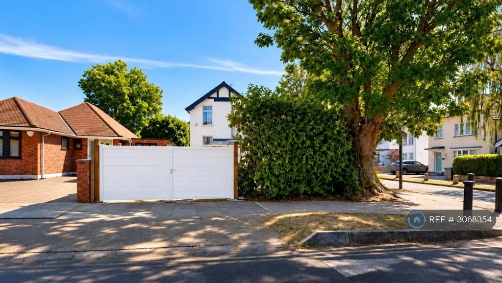 3 bedroom semi-detached house for rent