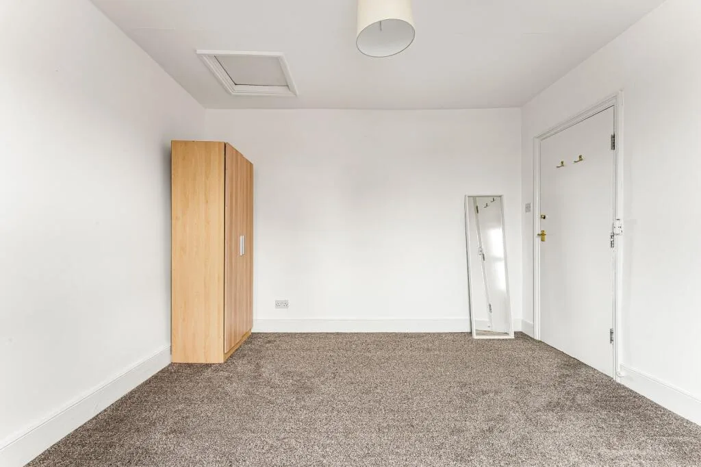 4 bedroom maisonette for rent